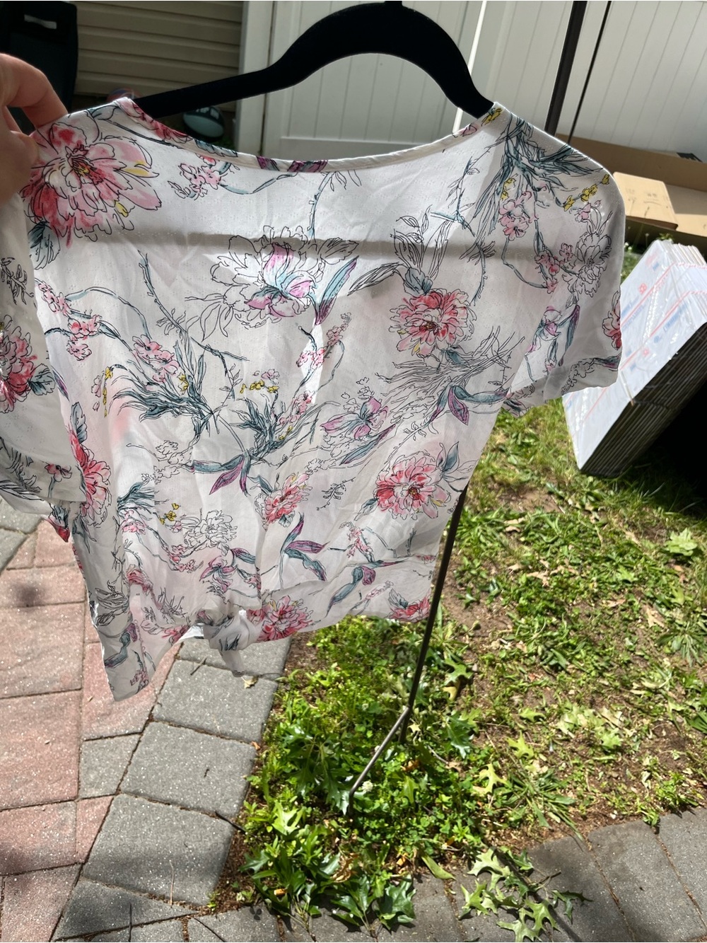 Buffalo David bitton  Floral Short-Sleeve Blouse in White and Pink size small